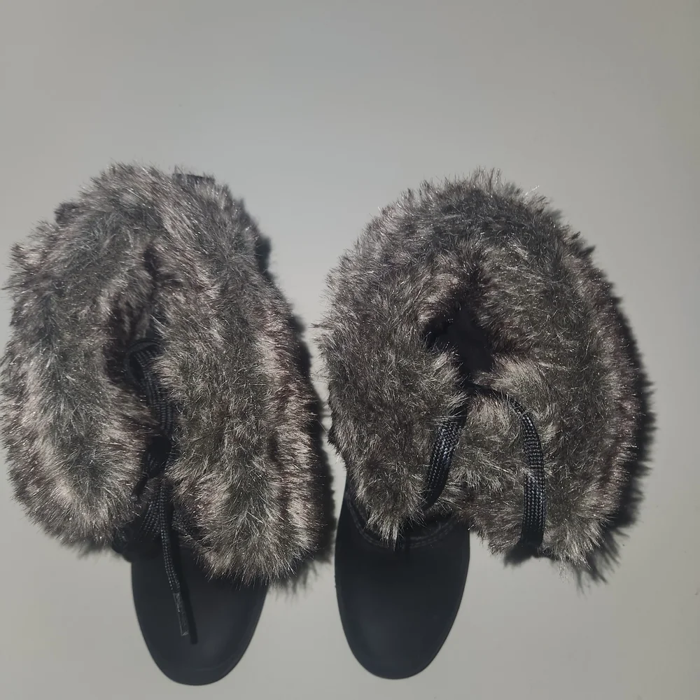 Women's Khombu Watefproof Winter Black Fur-Lined Boots Size 9